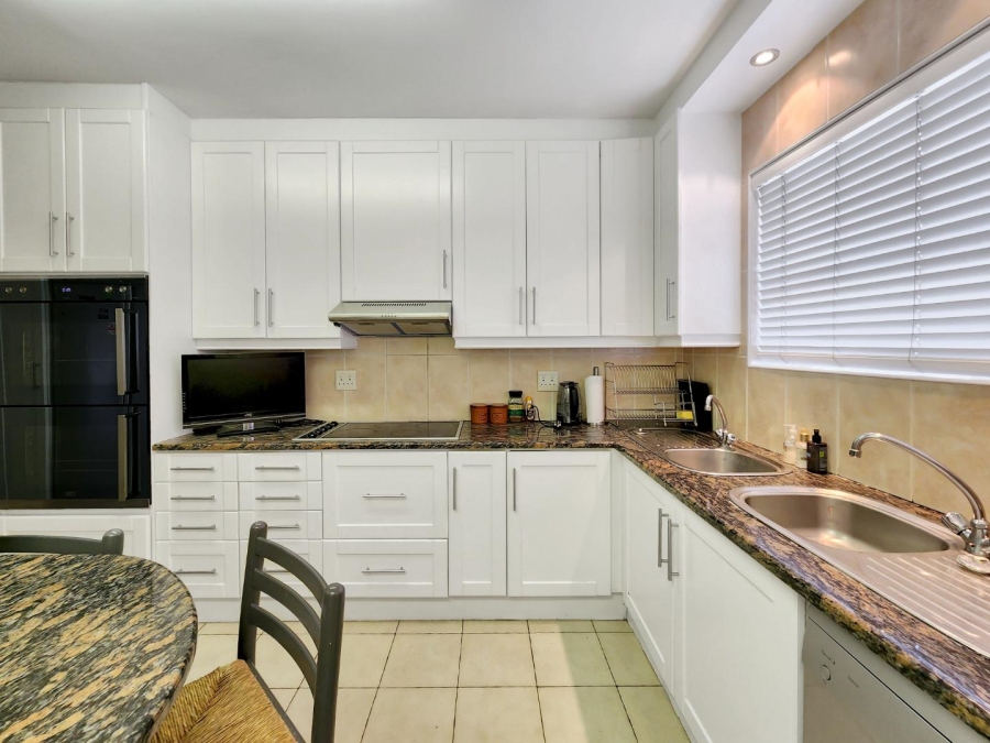 3 Bedroom Property for Sale in Sea Point Western Cape